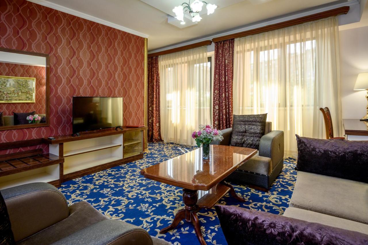 Royal Plaza By Stellar Hotels, Erevan Esterno foto