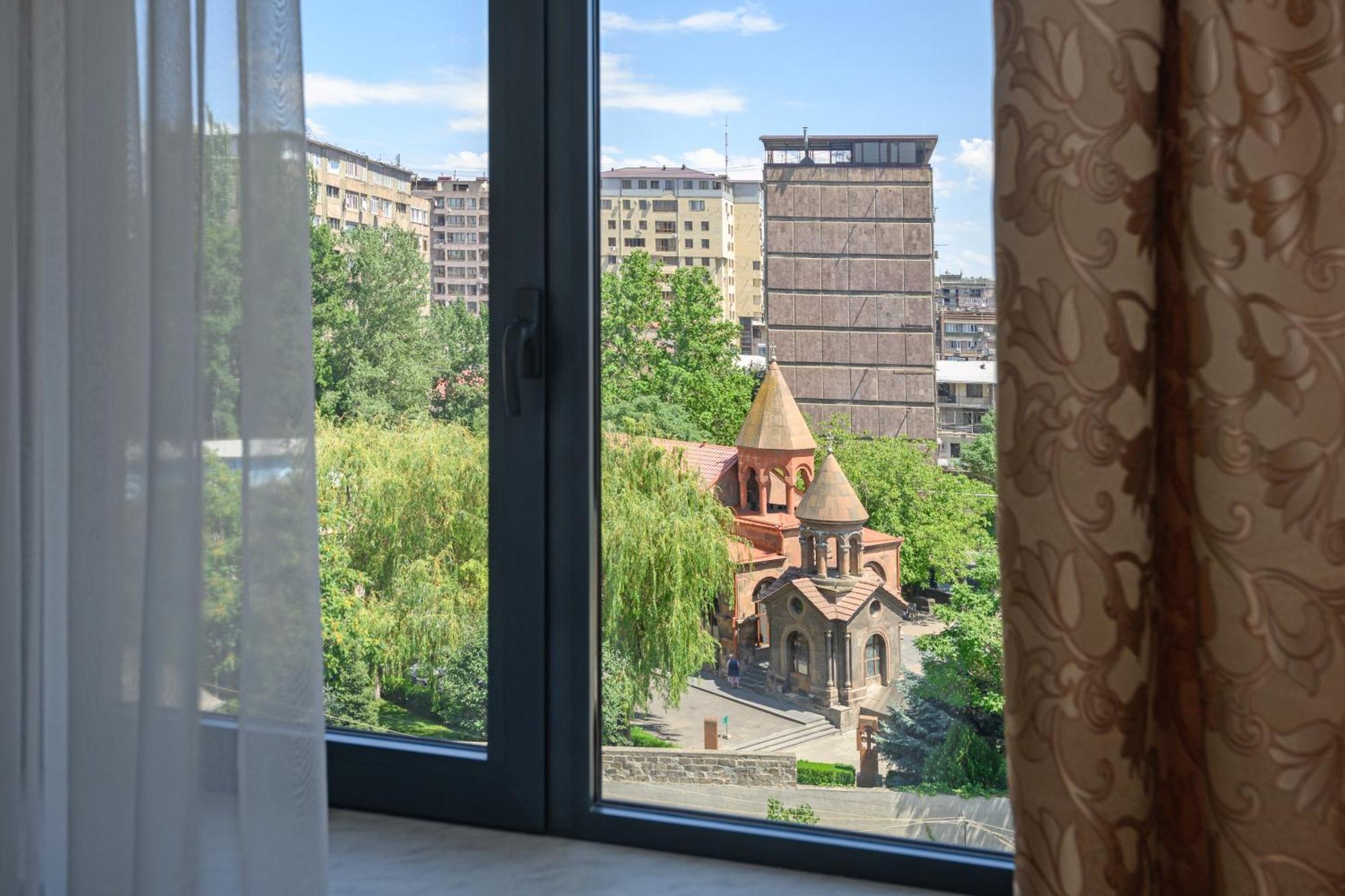Royal Plaza By Stellar Hotels, Erevan Esterno foto